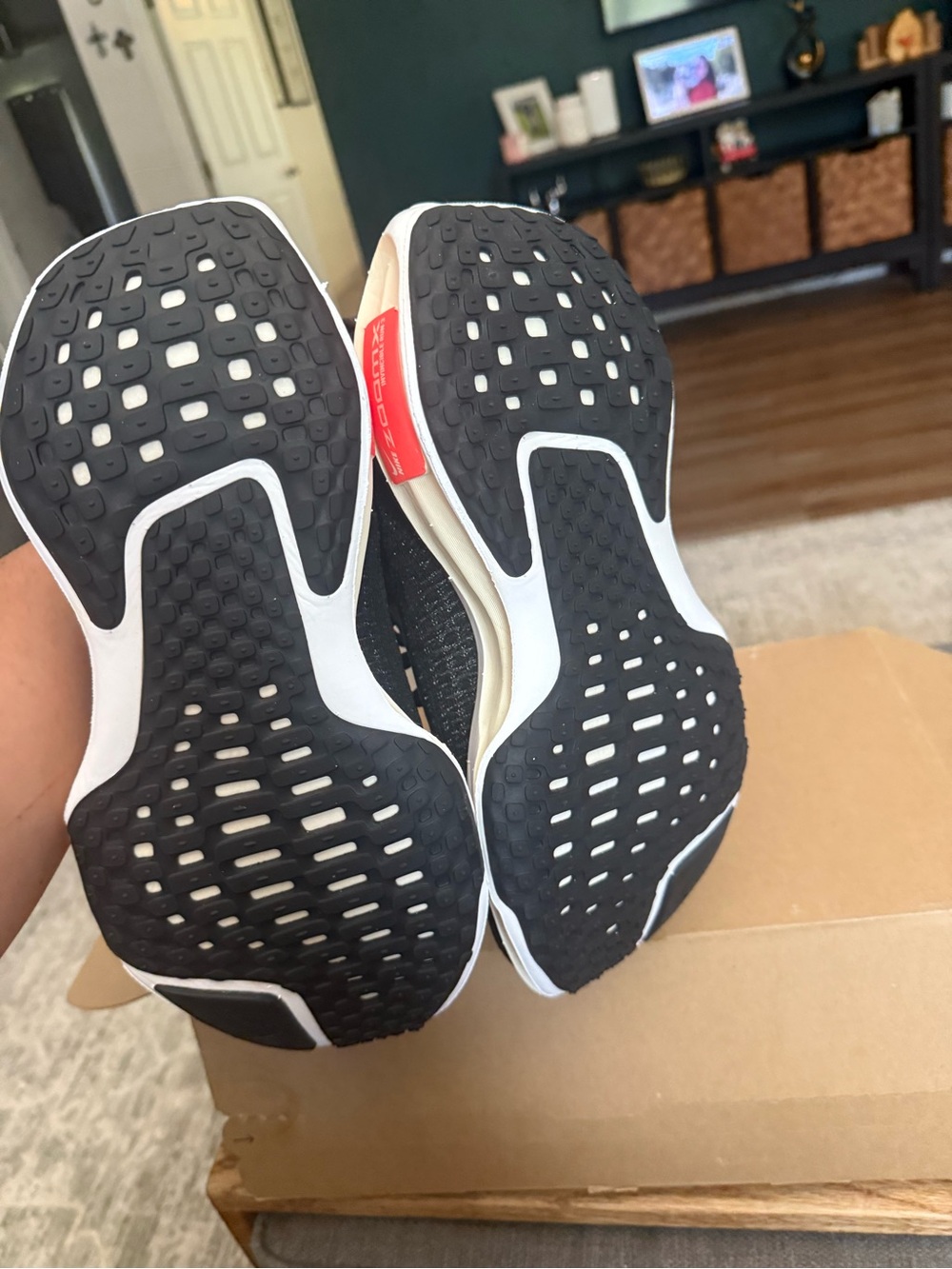 NWT Nike ZoomX Invincible Run Flyknit 3 'Black White' - Picture 5 of 9